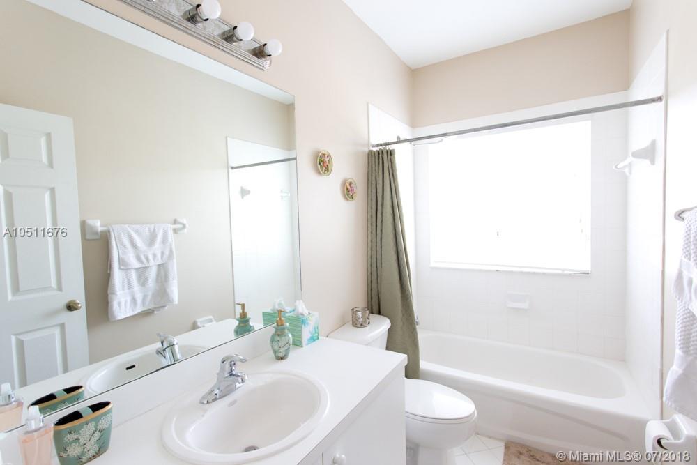 FLORIDIAN BAY ESTATES - Residential