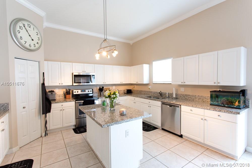 FLORIDIAN BAY ESTATES - Residential