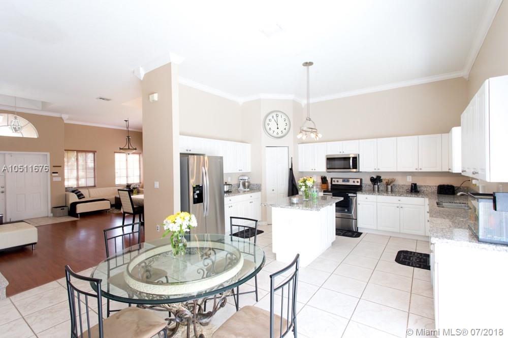 FLORIDIAN BAY ESTATES - Residential