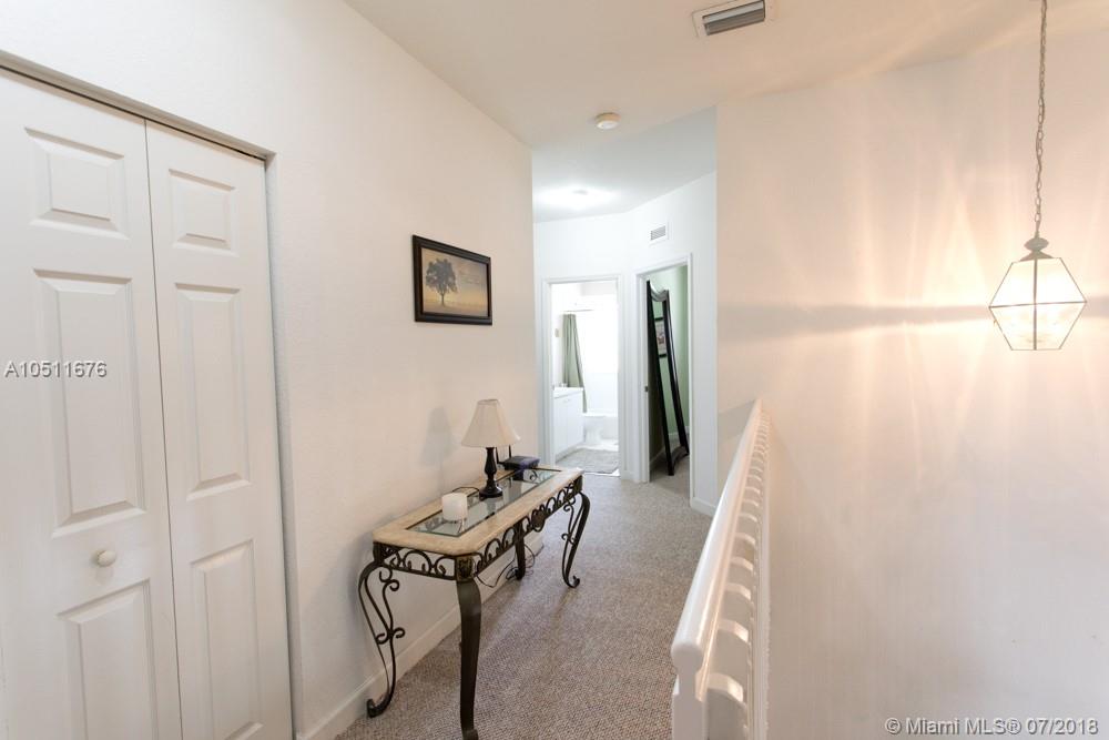 FLORIDIAN BAY ESTATES - Residential