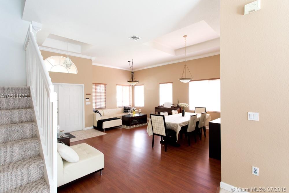 FLORIDIAN BAY ESTATES - Residential