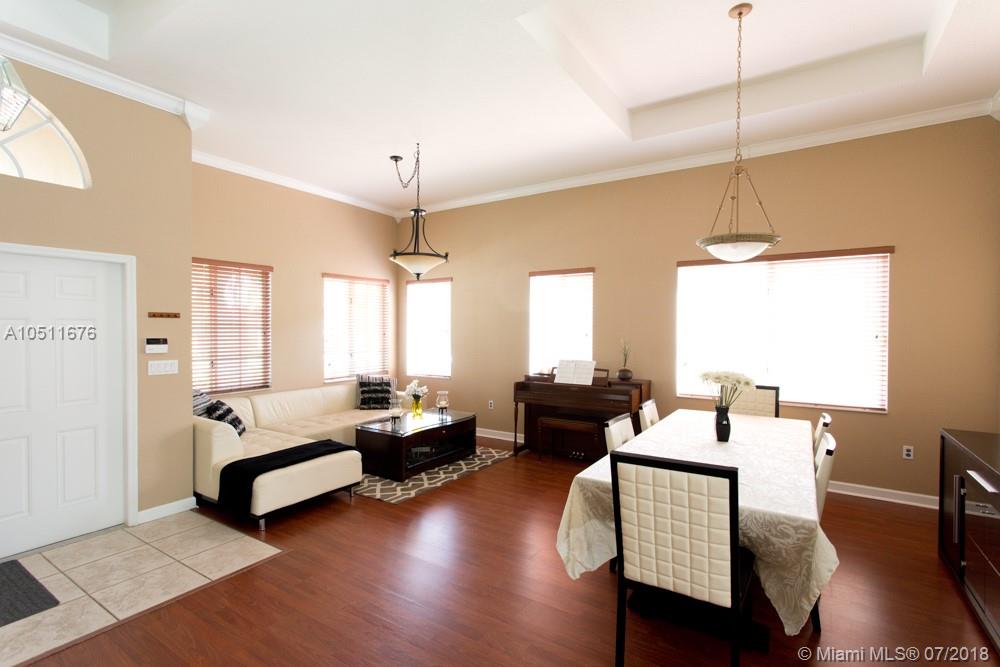 FLORIDIAN BAY ESTATES - Residential