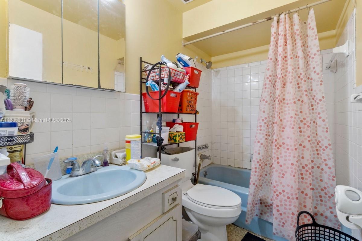 CATALINA ISLE ESTATES UNIT - Residential