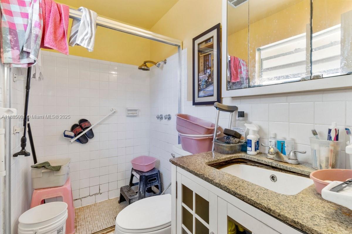 CATALINA ISLE ESTATES UNIT - Residential