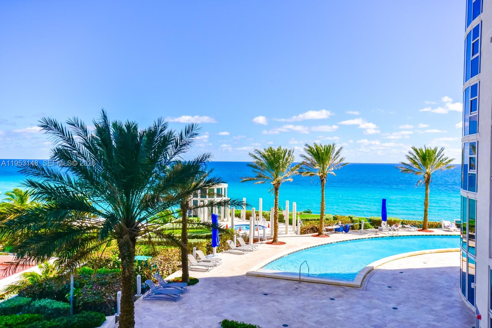 17201 Collins Ave 707