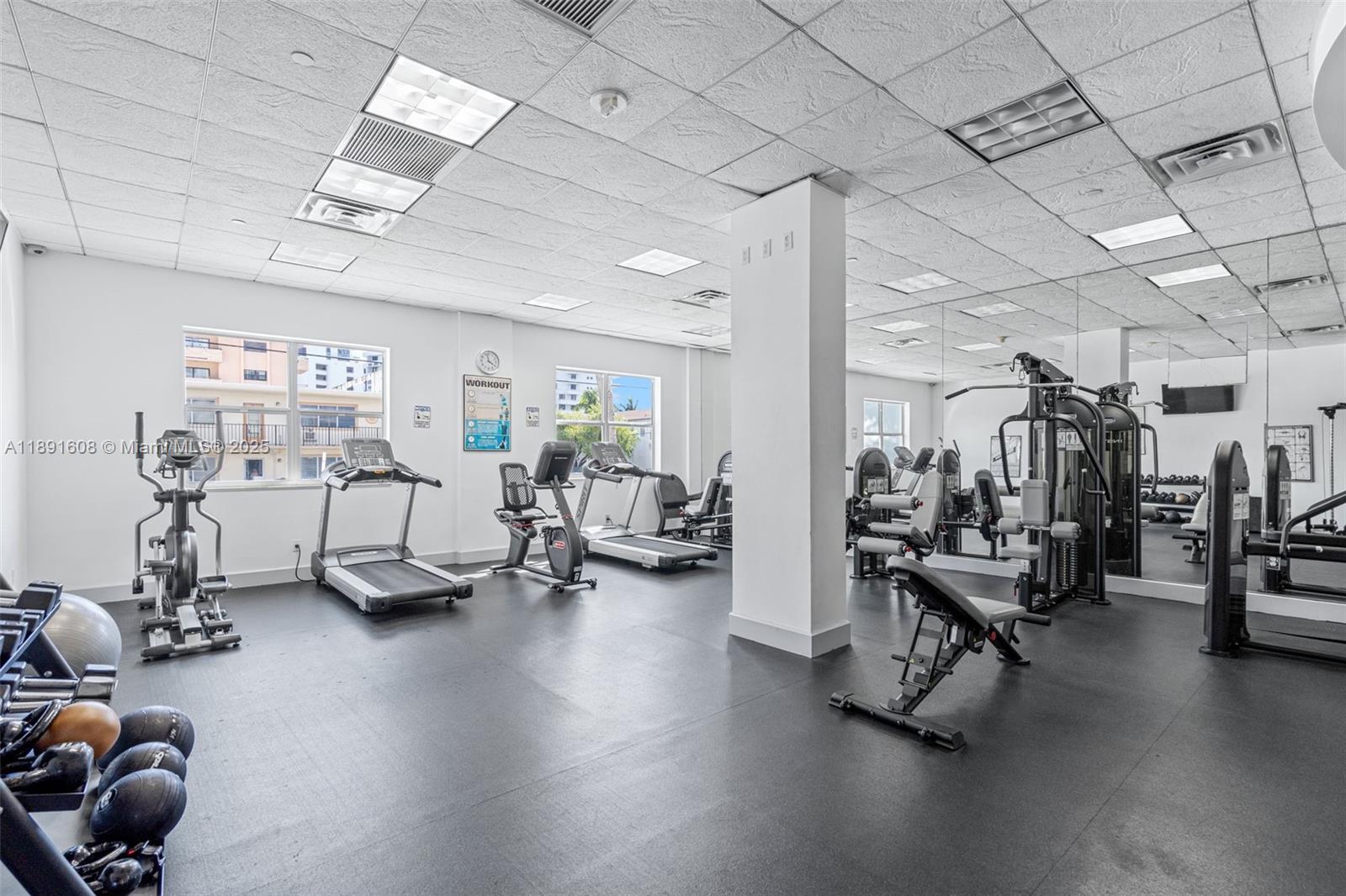 401 BLU OF NORTH BEACH CO - Residential Lease