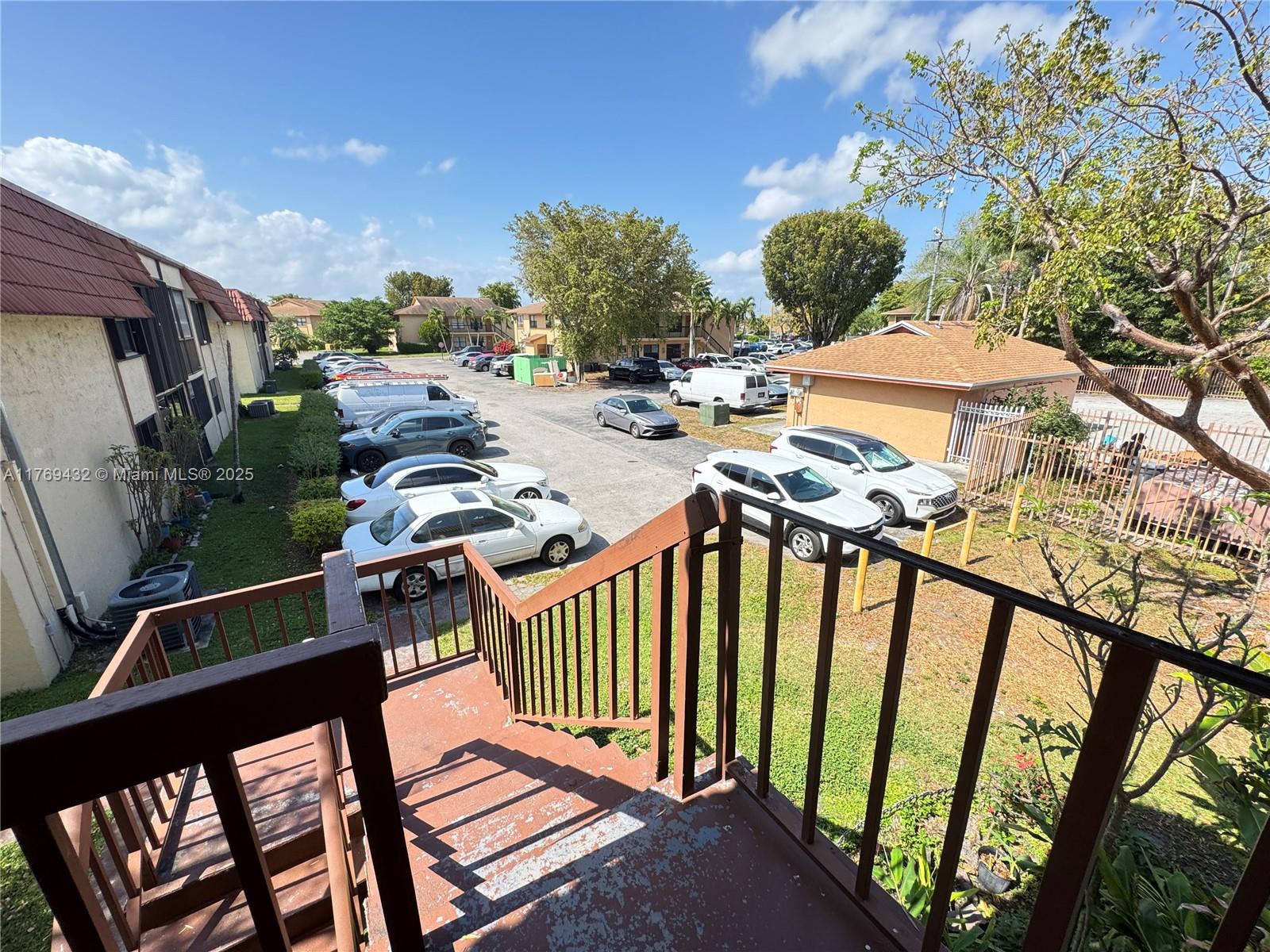 LAGO GRANDE THREE-A CONDO - Residential