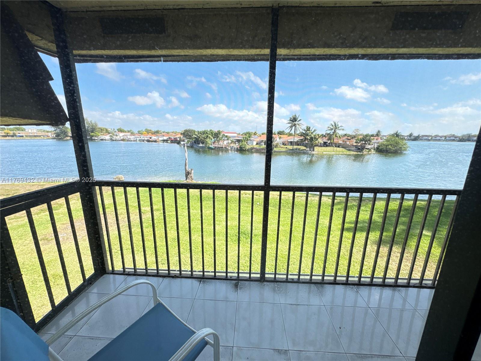 LAGO GRANDE THREE-A CONDO - Residential