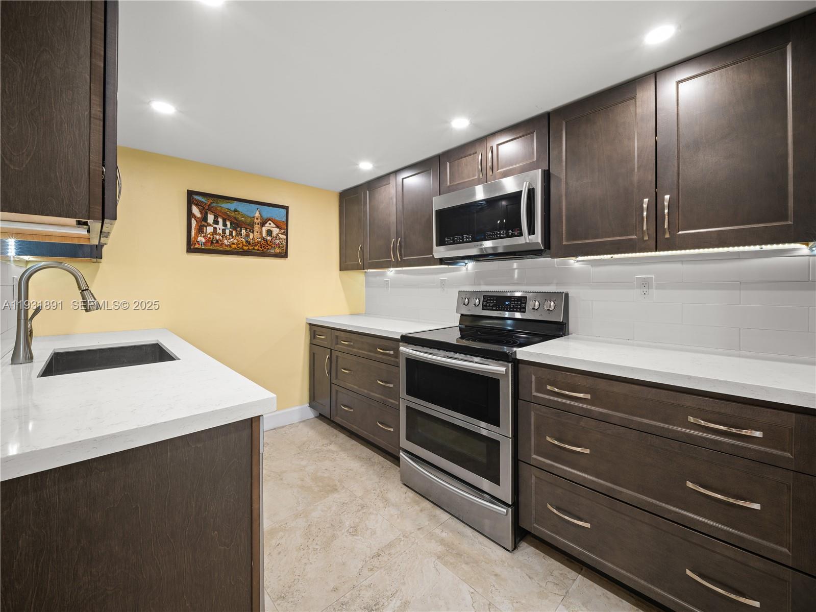 PEMBROKE LAKES SOUTH - Residential