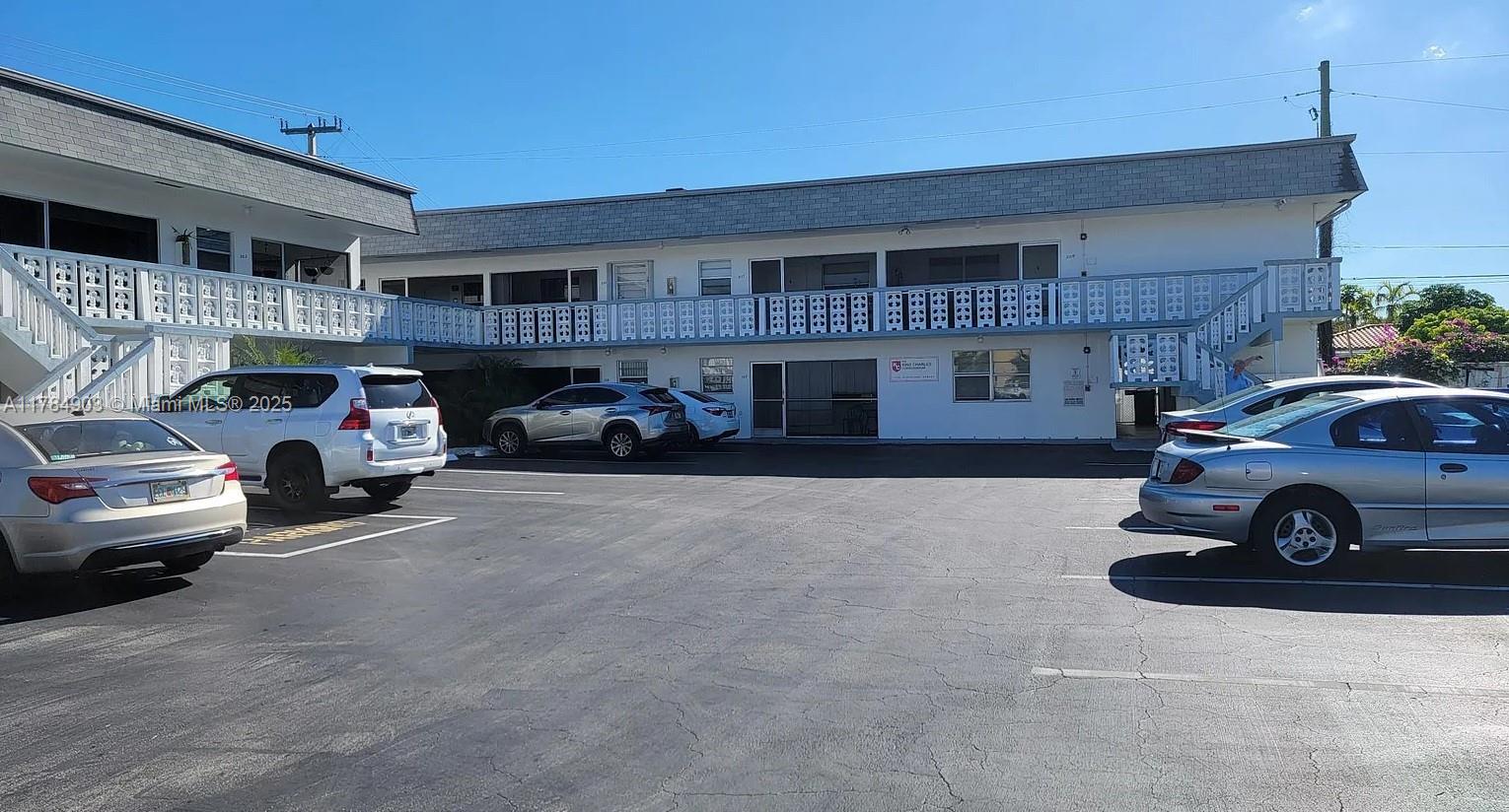 Rental Property at 1700 Cleveland St 205, Hollywood, Broward County, Florida - Bedrooms: 1 
Bathrooms: 1  - $1,600 MO.