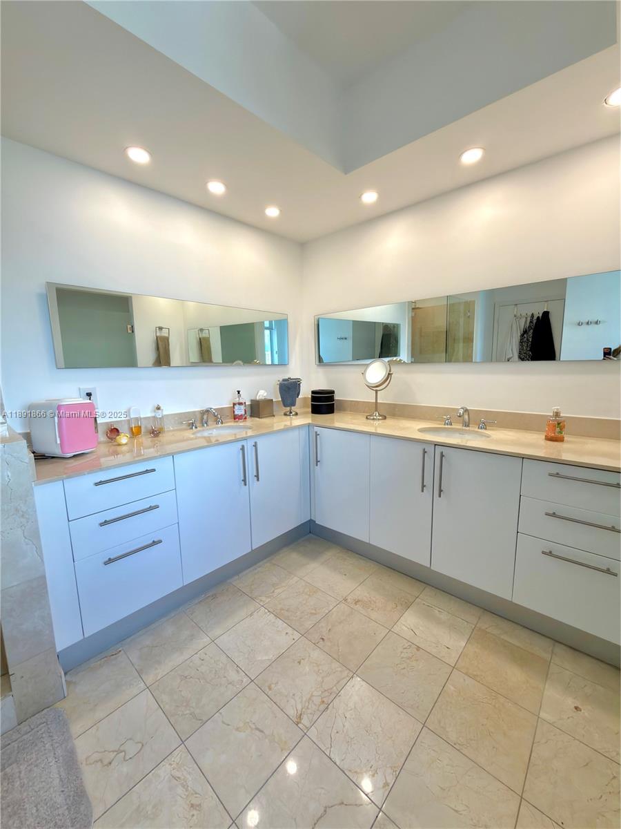 AVENTURA MARINA CONDO - Residential