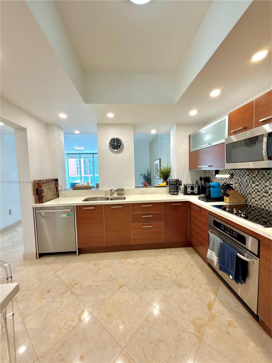 AVENTURA MARINA CONDO - Residential