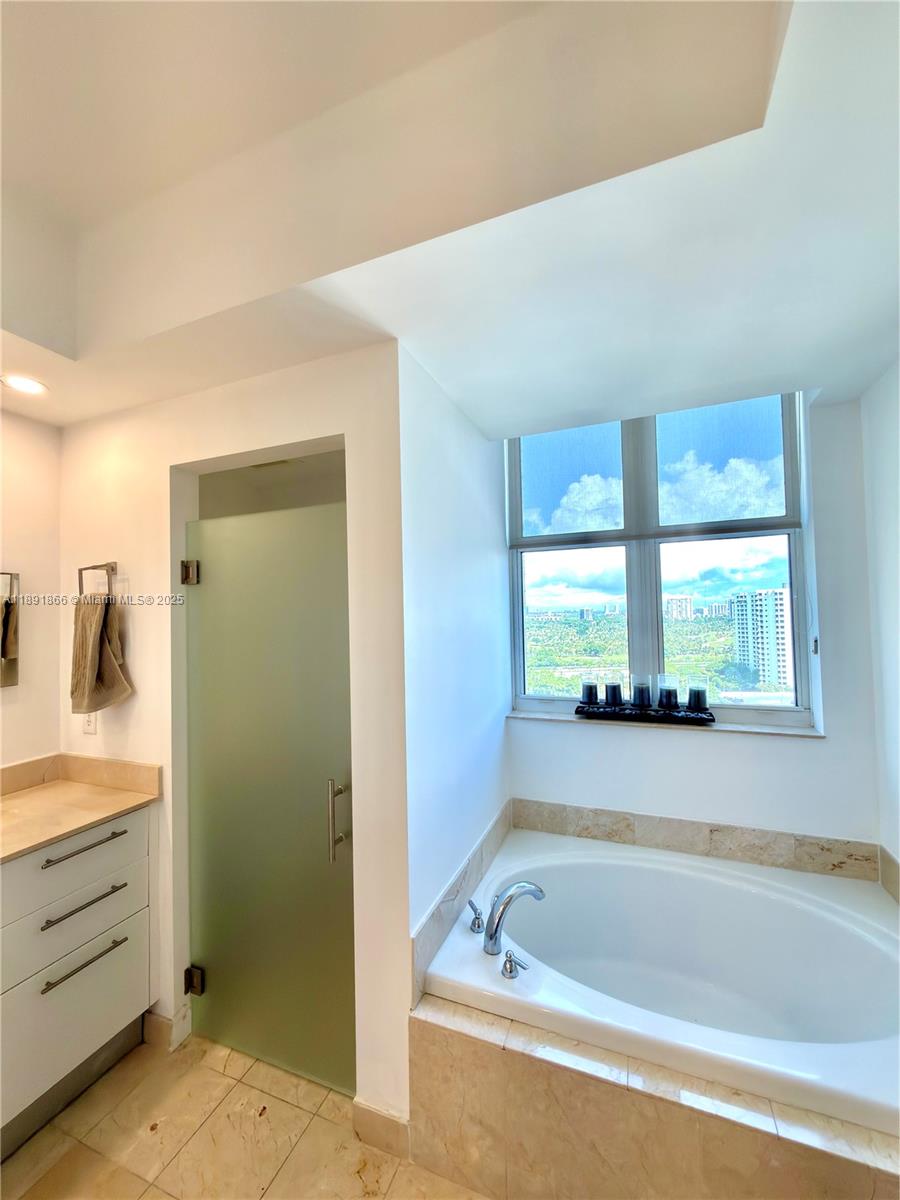 AVENTURA MARINA CONDO - Residential