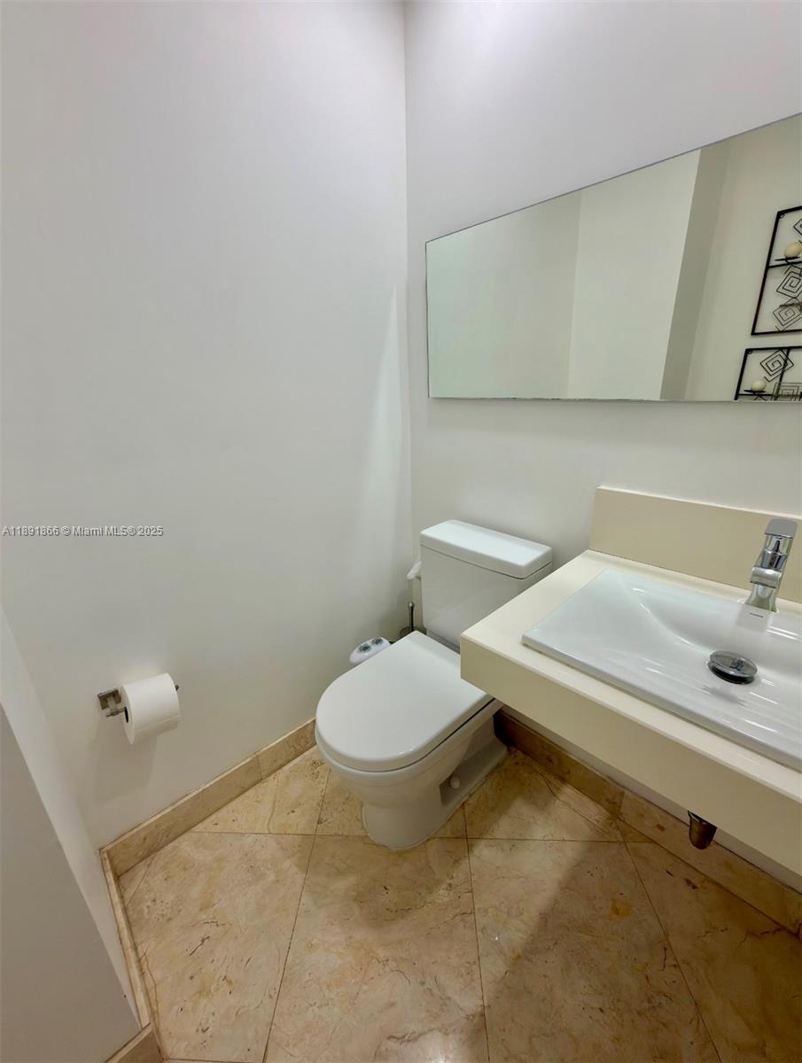 AVENTURA MARINA CONDO - Residential