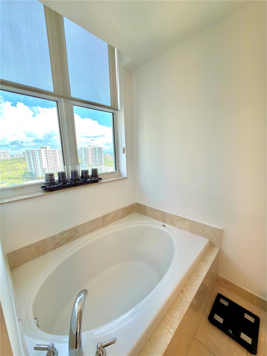 AVENTURA MARINA CONDO - Residential
