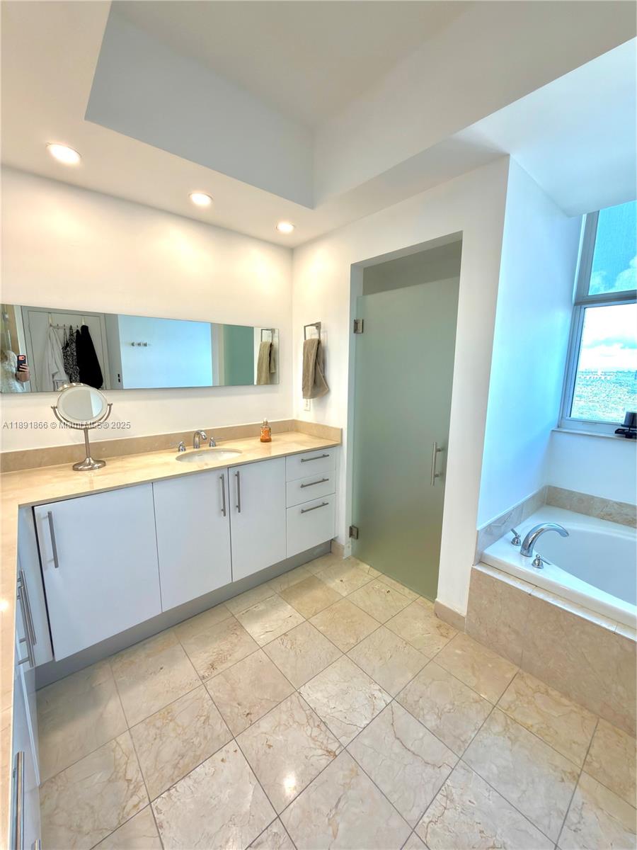 AVENTURA MARINA CONDO - Residential