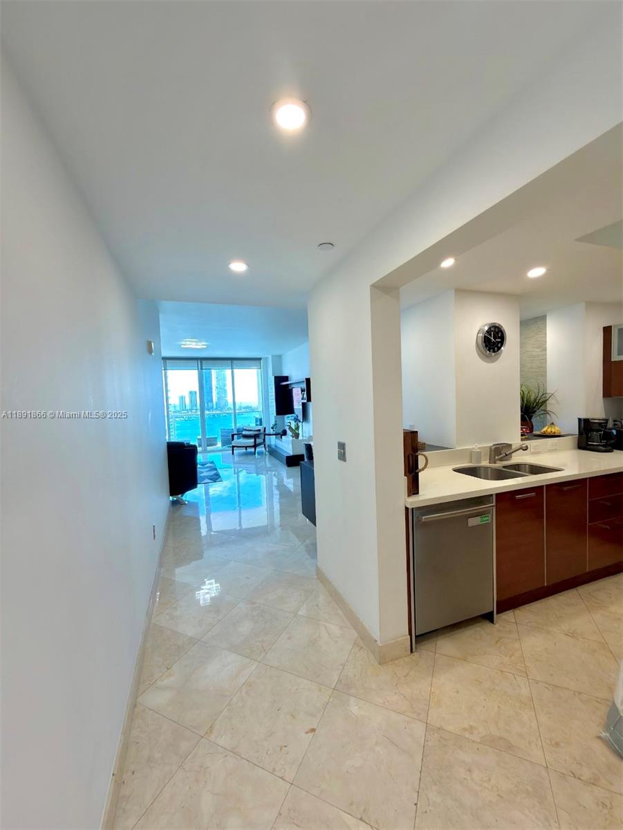 AVENTURA MARINA CONDO - Residential