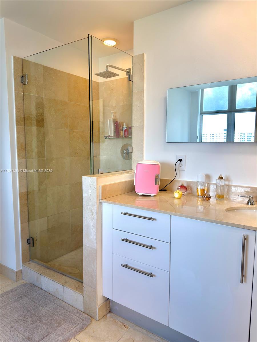 AVENTURA MARINA CONDO - Residential
