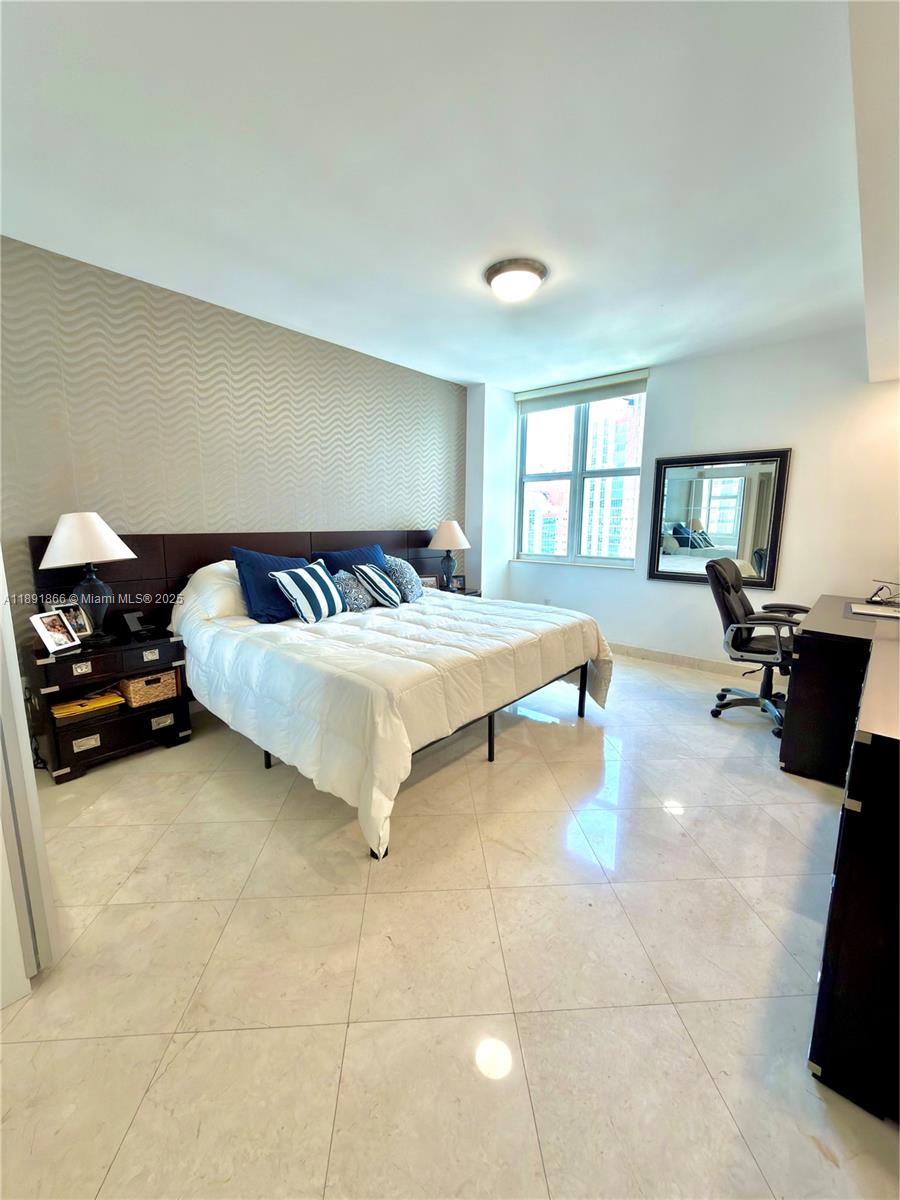 AVENTURA MARINA CONDO - Residential