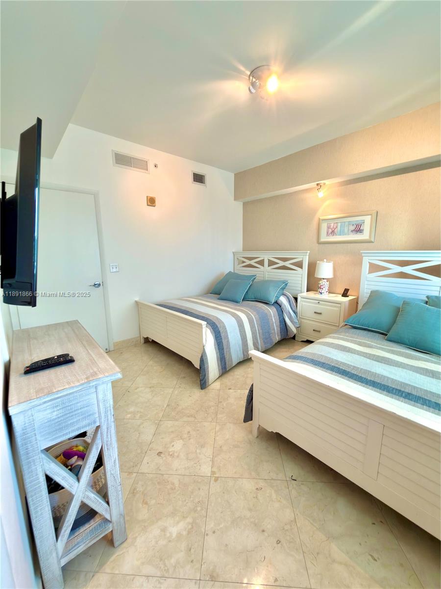 AVENTURA MARINA CONDO - Residential