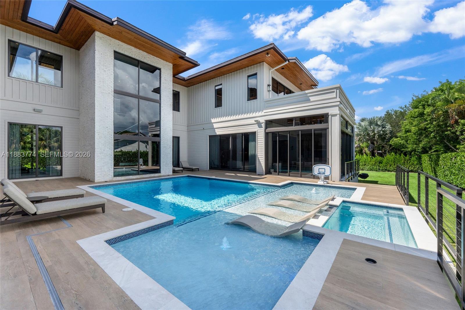 OLD CUTLER POINT - Residential