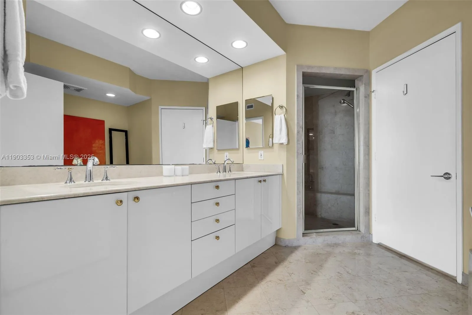 Key Biscayne, Florida 33149, United States, 3 Bedrooms Bedrooms, ,3 BathroomsBathrooms,Residential,Active,234333