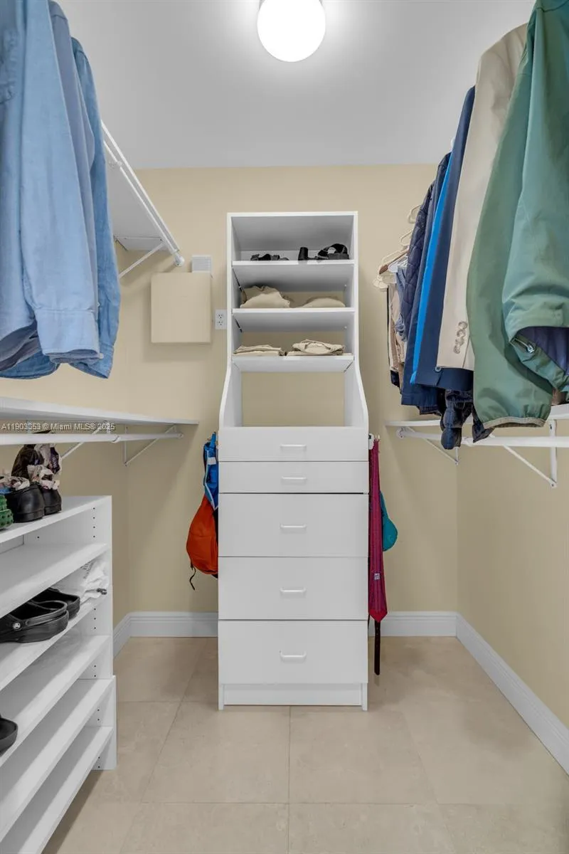 Key Biscayne, Florida 33149, United States, 3 Bedrooms Bedrooms, ,3 BathroomsBathrooms,Residential,Active,234333