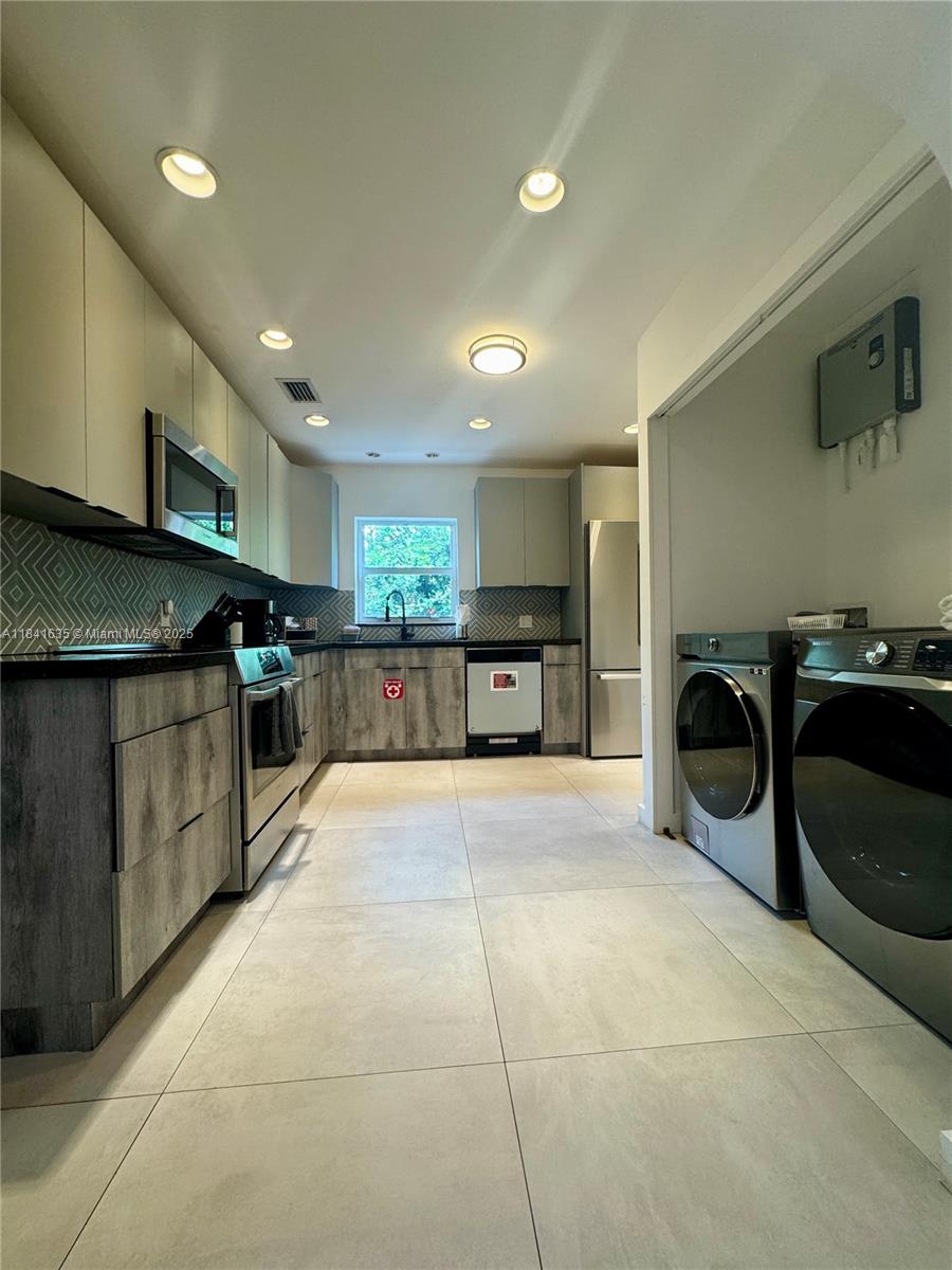 1245 Van Buren St 1245