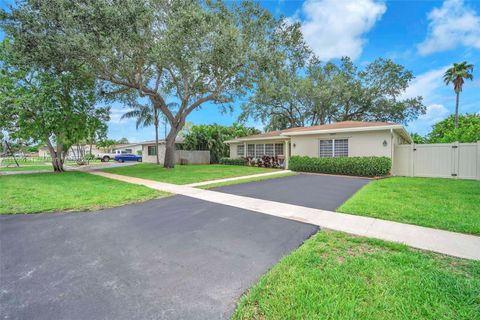 Single Family Residence in Hollywood FL 5507 Mckinley St St 37.jpg