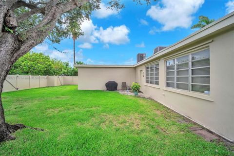 Single Family Residence in Hollywood FL 5507 Mckinley St St 23.jpg