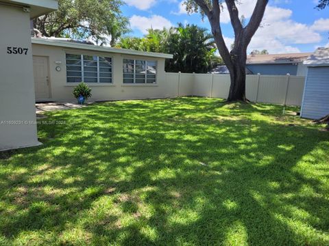 Single Family Residence in Hollywood FL 5507 Mckinley St St 34.jpg