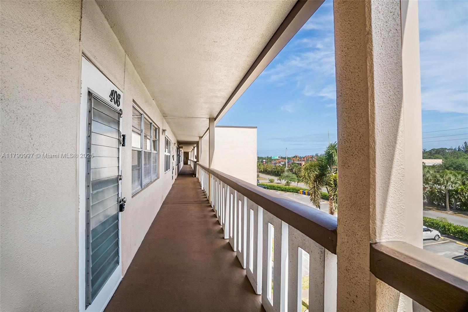SOUTHAMPTON CONDO - Residential
