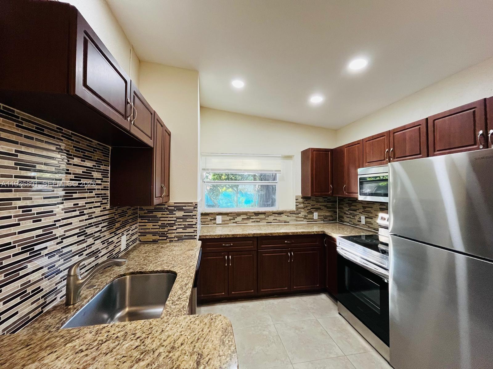 MELROSE PARK SECT 1 - Residential Lease