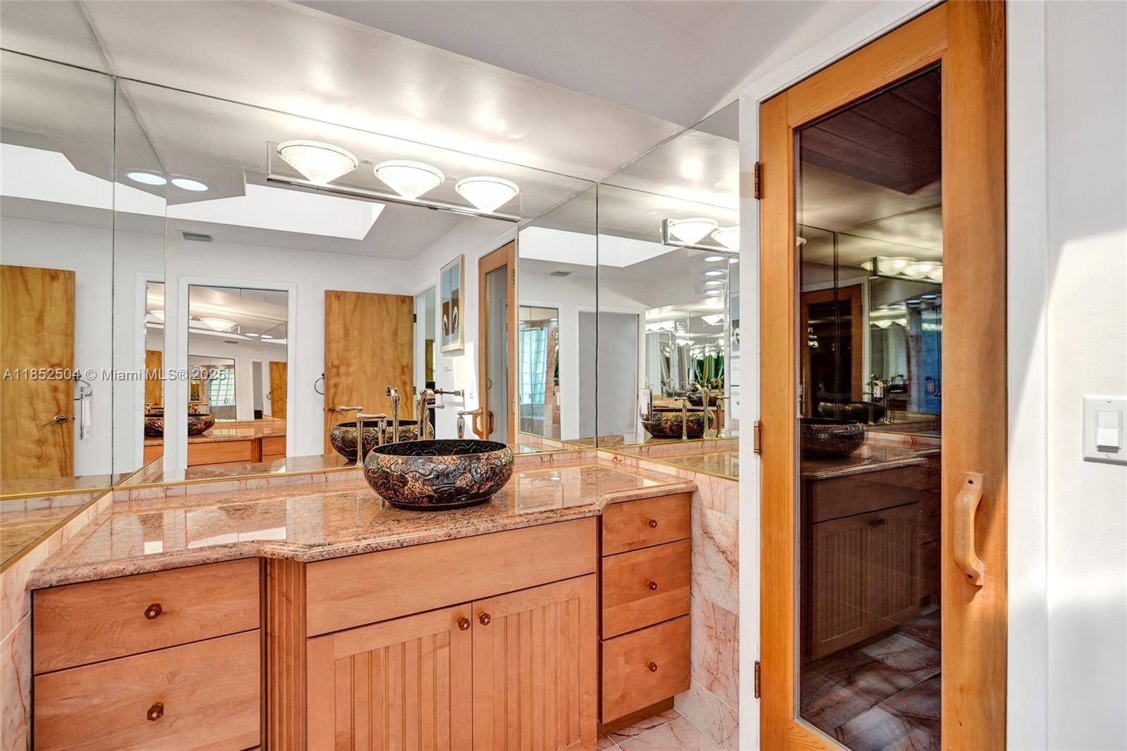 WHISPERING WOODS - Residential