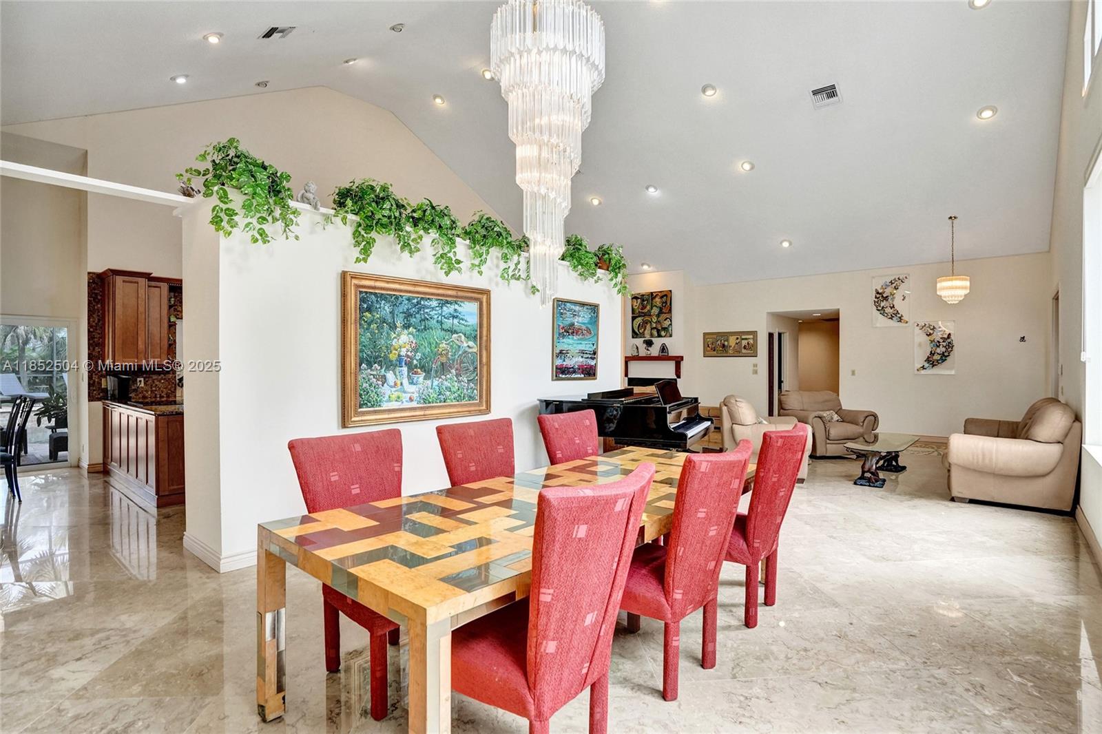 WHISPERING WOODS - Residential