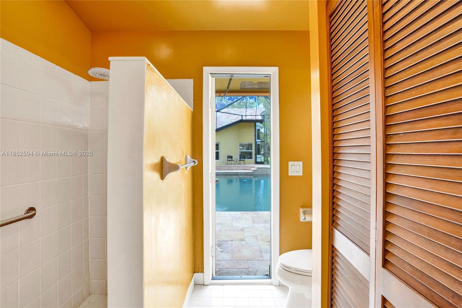 WHISPERING WOODS - Residential