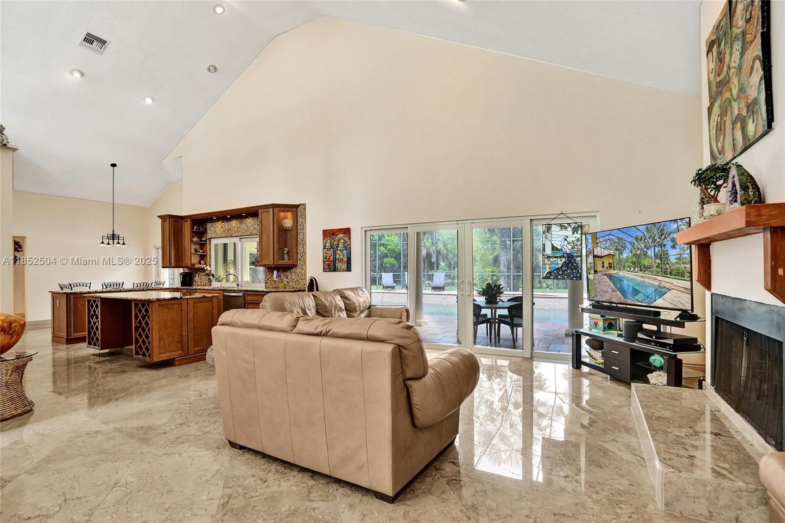 WHISPERING WOODS - Residential