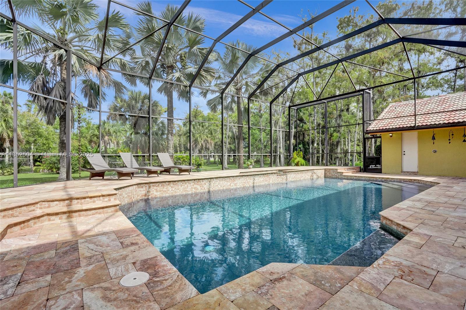 WHISPERING WOODS - Residential