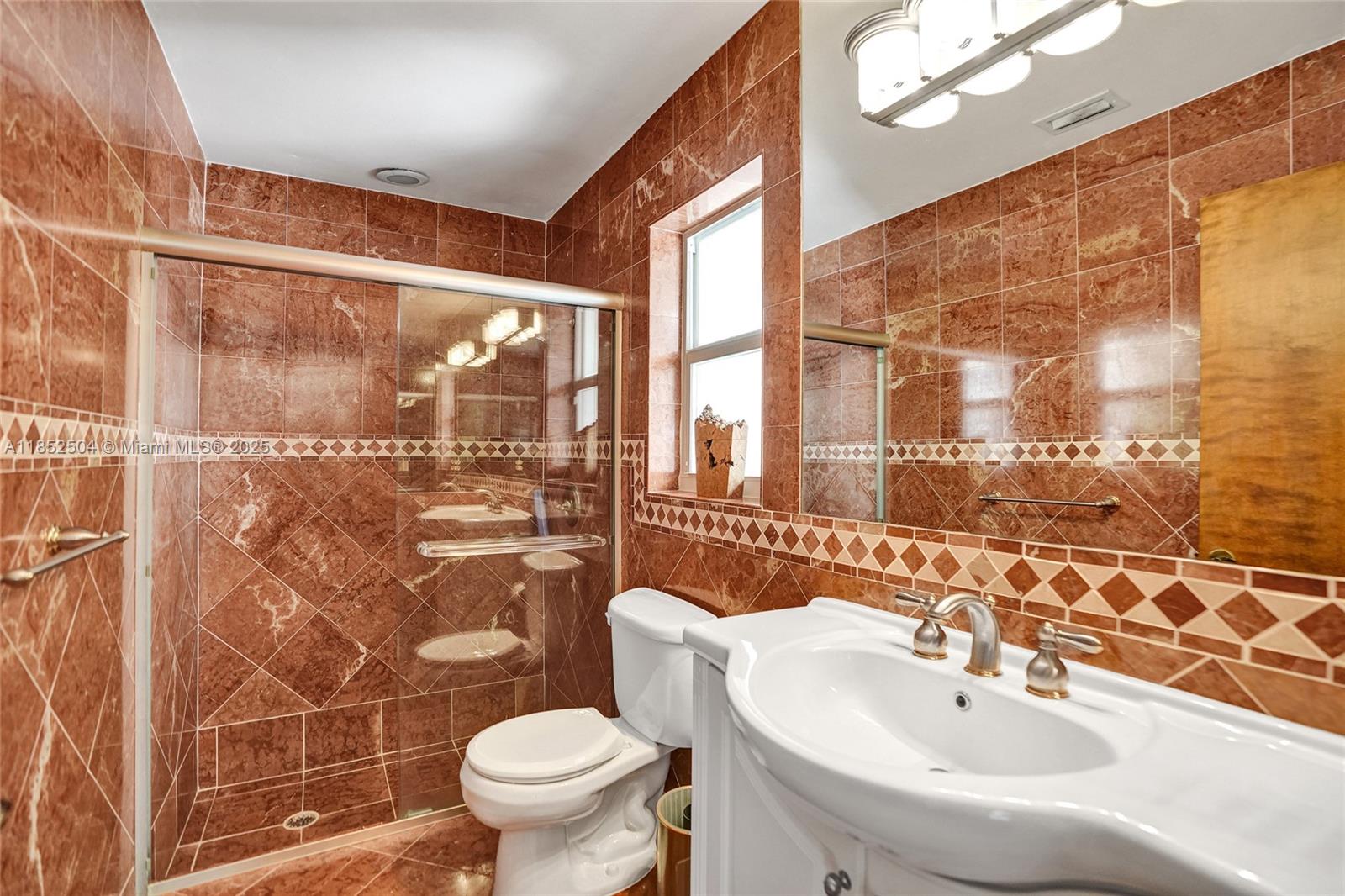 WHISPERING WOODS - Residential