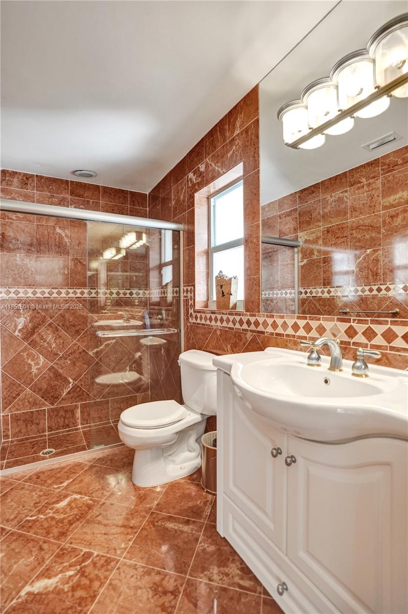 WHISPERING WOODS - Residential