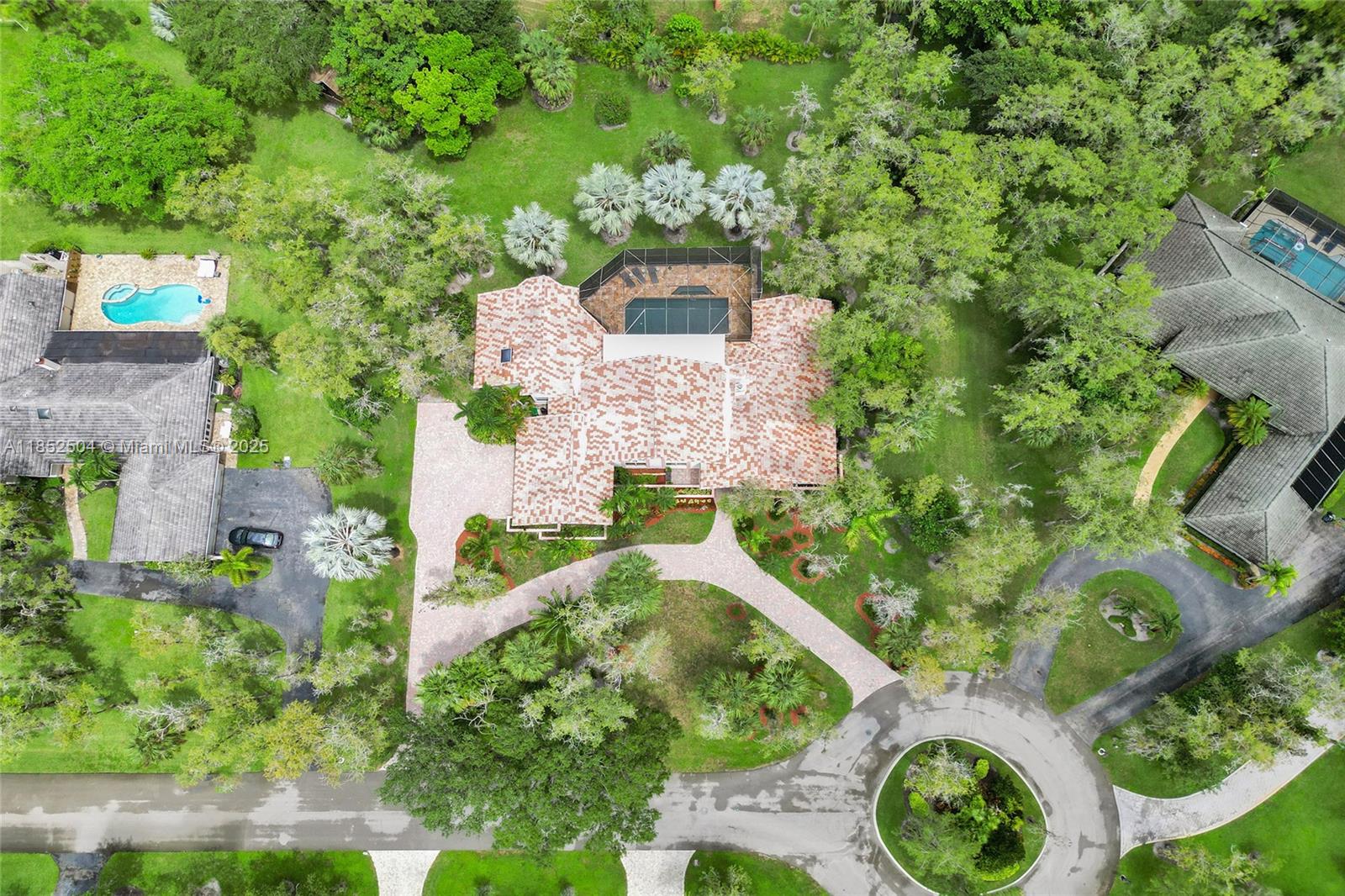 WHISPERING WOODS - Residential