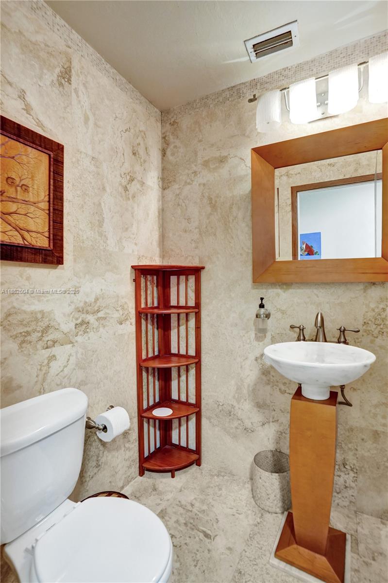 WHISPERING WOODS - Residential