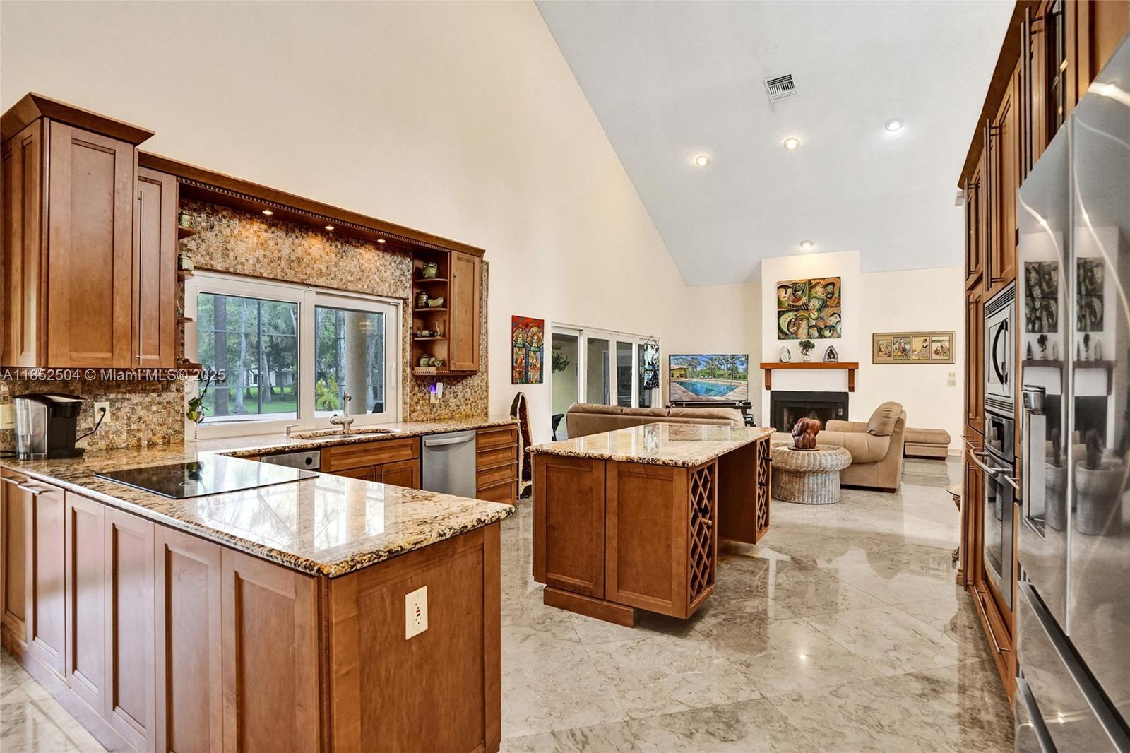 WHISPERING WOODS - Residential