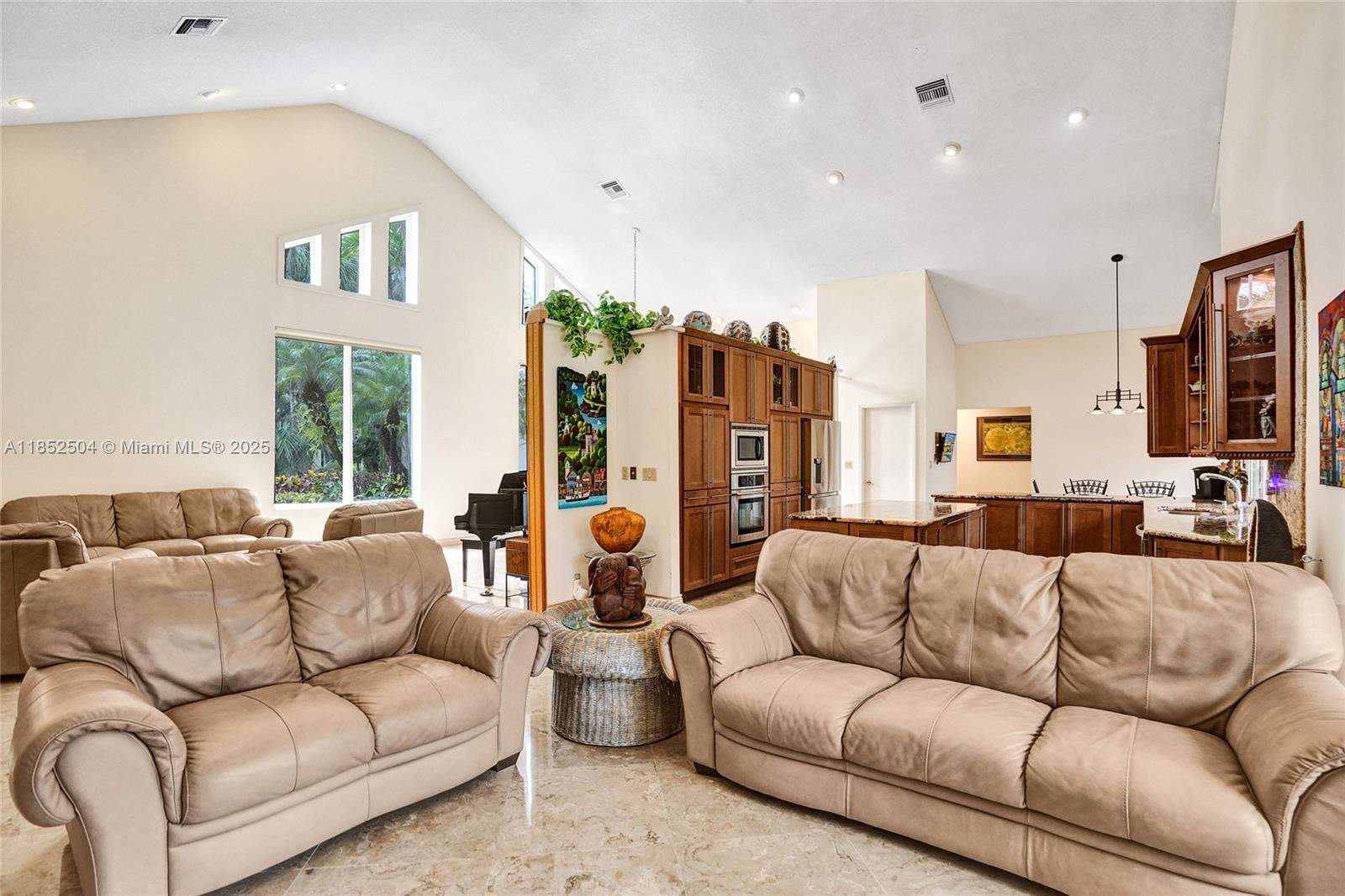 WHISPERING WOODS - Residential