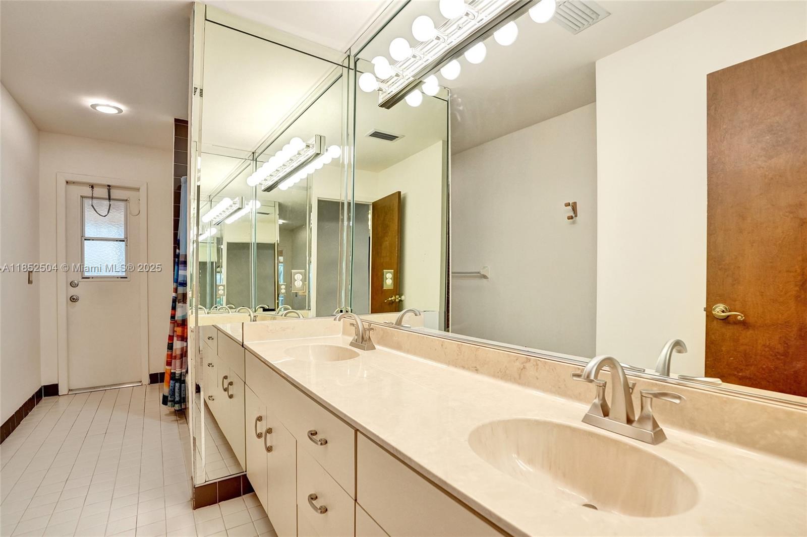 WHISPERING WOODS - Residential