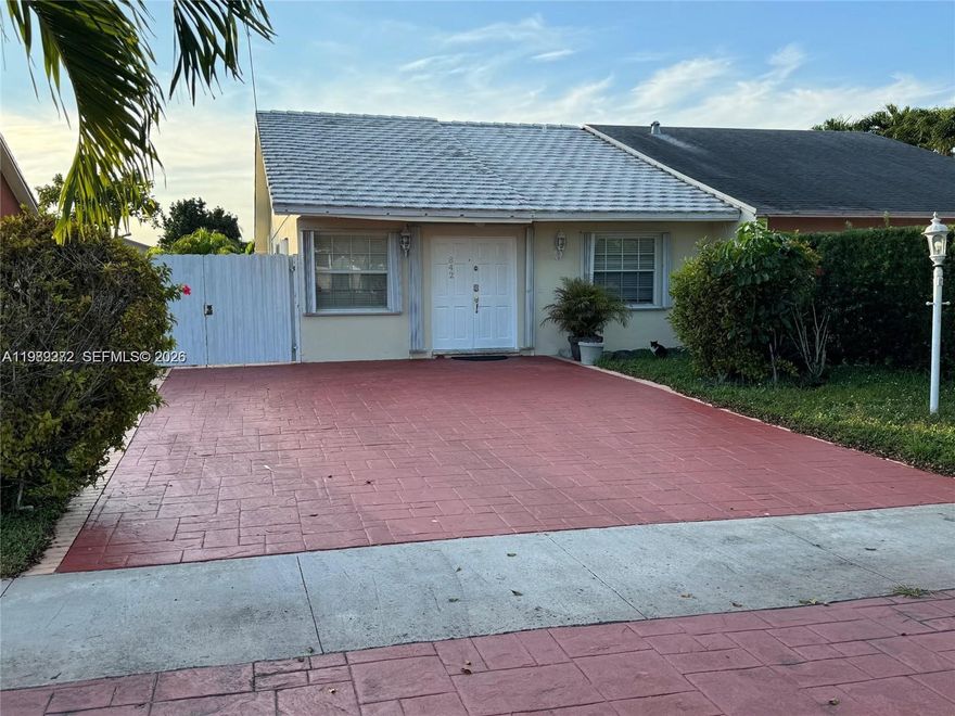 Spacious and well-designed studio featuring a large kitchen, a separate dining area, and a comfortable bedroom layout. This unit offers the convenience of an in-unit washer and dryer, making everyday living easy and efficient. Centrally located with quick access to major roads, shopping, dining, and more.

Easy to show via lockbox. Please contact the Listing Agent for additional details and lockbox combination. When requesting access, include your information, brokerage name, and license number.

All offers must be accompanied by a completed application, background check, and employment verification.