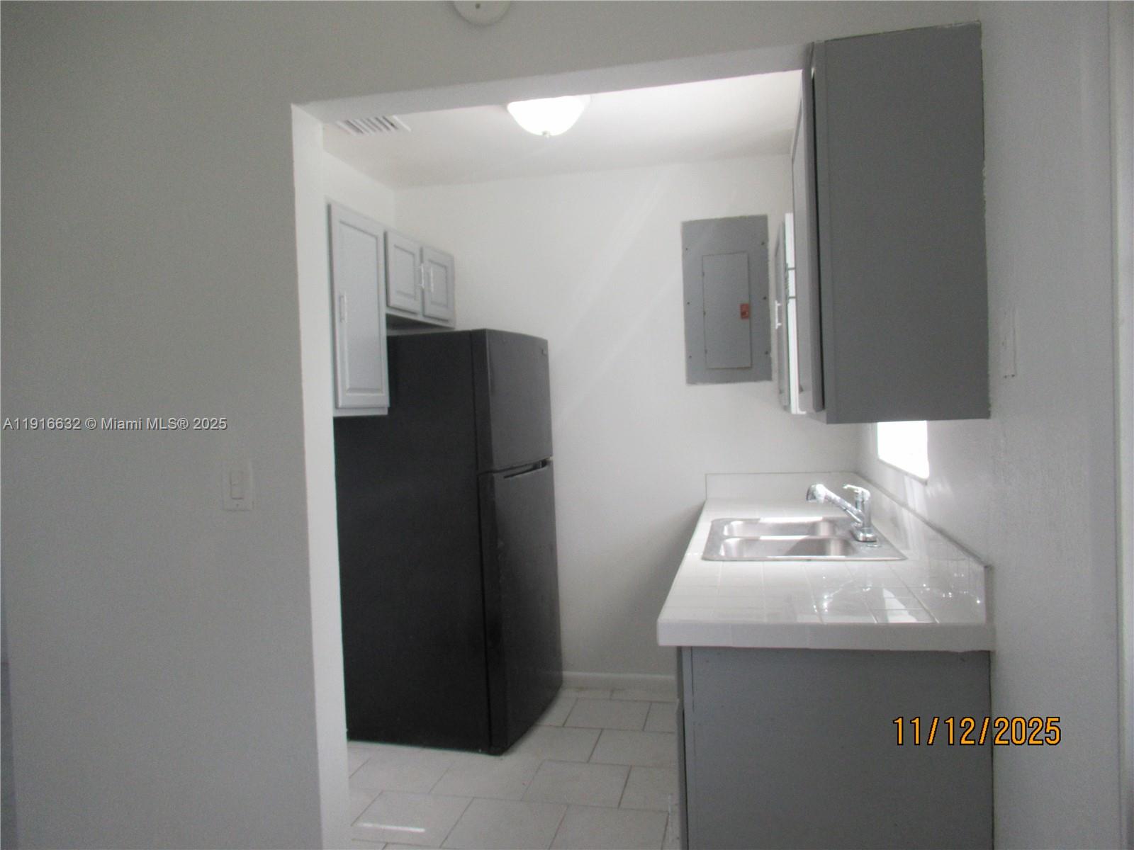 RIVERDALE ESTS SEC 1 - Residential Lease