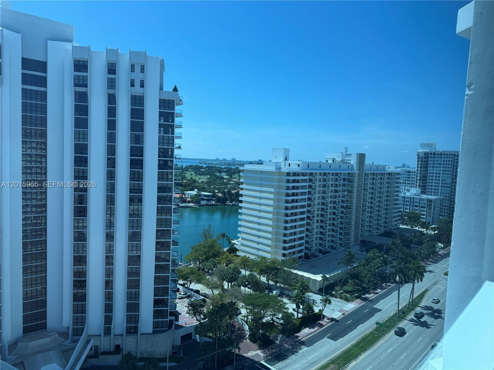 5445 Collins Ave 1606