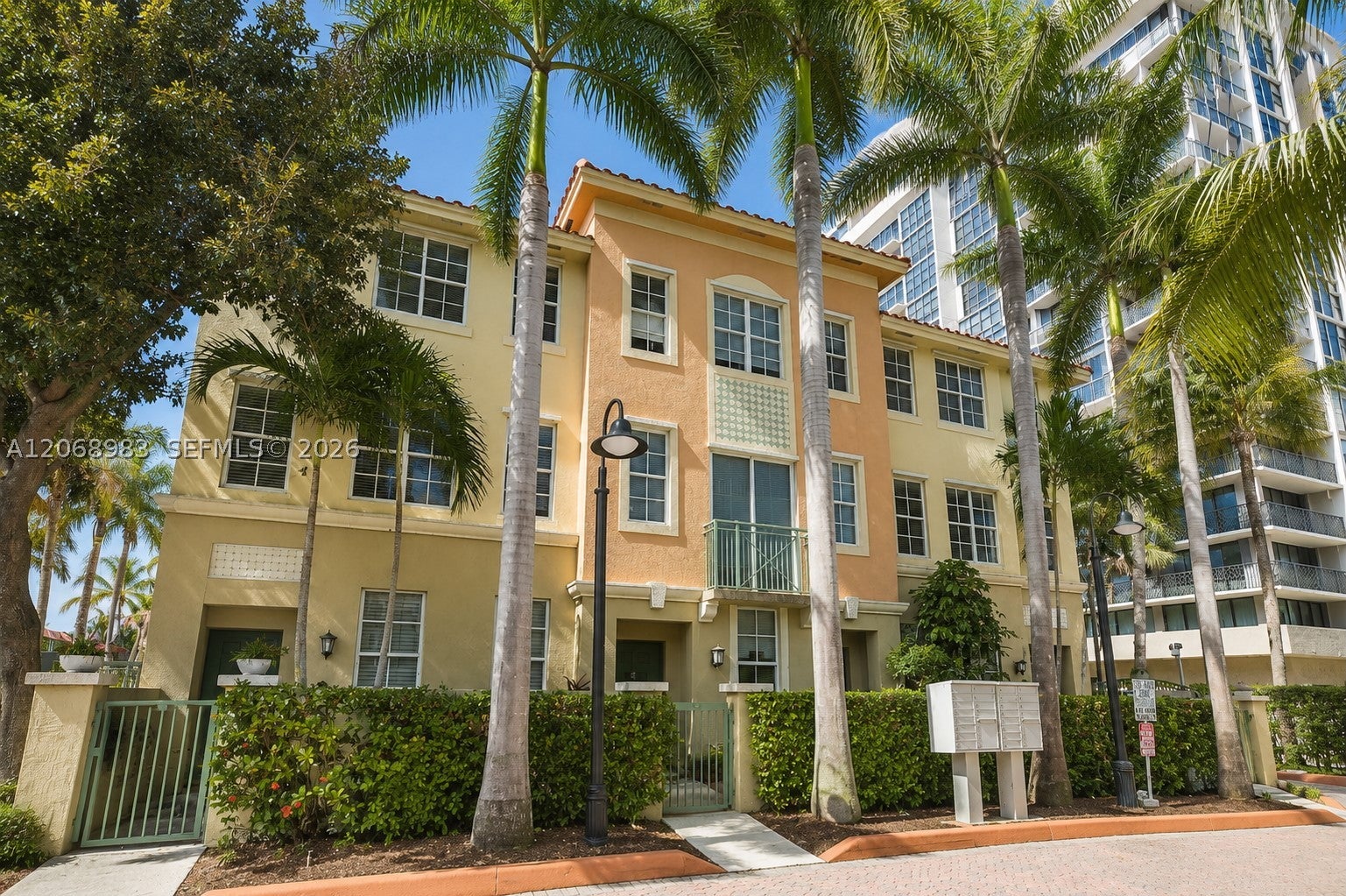 2069 S Ocean Dr TH18