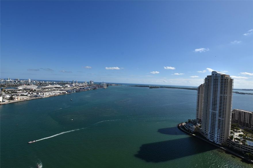 Enjoy endless, unobstructed panoramic views of Biscayne Bay form this immaculate 3 bed/2 baths apartment in
One Miami...Open kitchen with granite counter tops...Real wood floors throughout apartment. Resort style
amenities. Located in the heart of the Financial District...Walking distance to best restaurants and fine shopping...
Whole Foods, Bayside Market Place, AAA Arena. Minutes away to S Beach, Edgewater, Midtown, Wynwood and
Airport. Ready for occupancy.